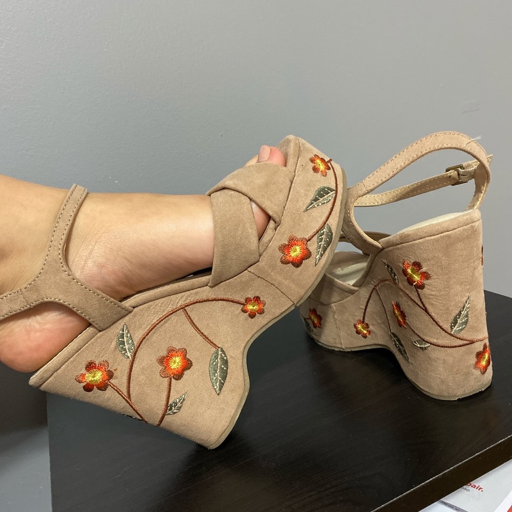 Floral embroidered wedges